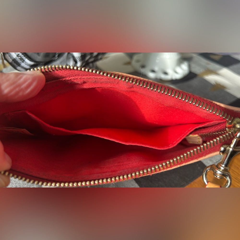Dooney & Bourke 🦆 Taupe & White Striped Wristlet - Picture 4 of 6
